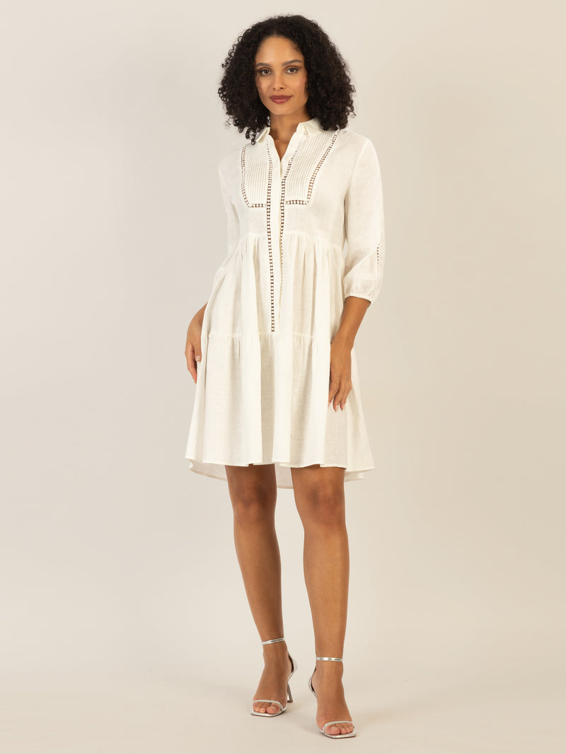 Mint & Mia Kurzes Leinen Kleid mit Biesen und Volantstufen | creme