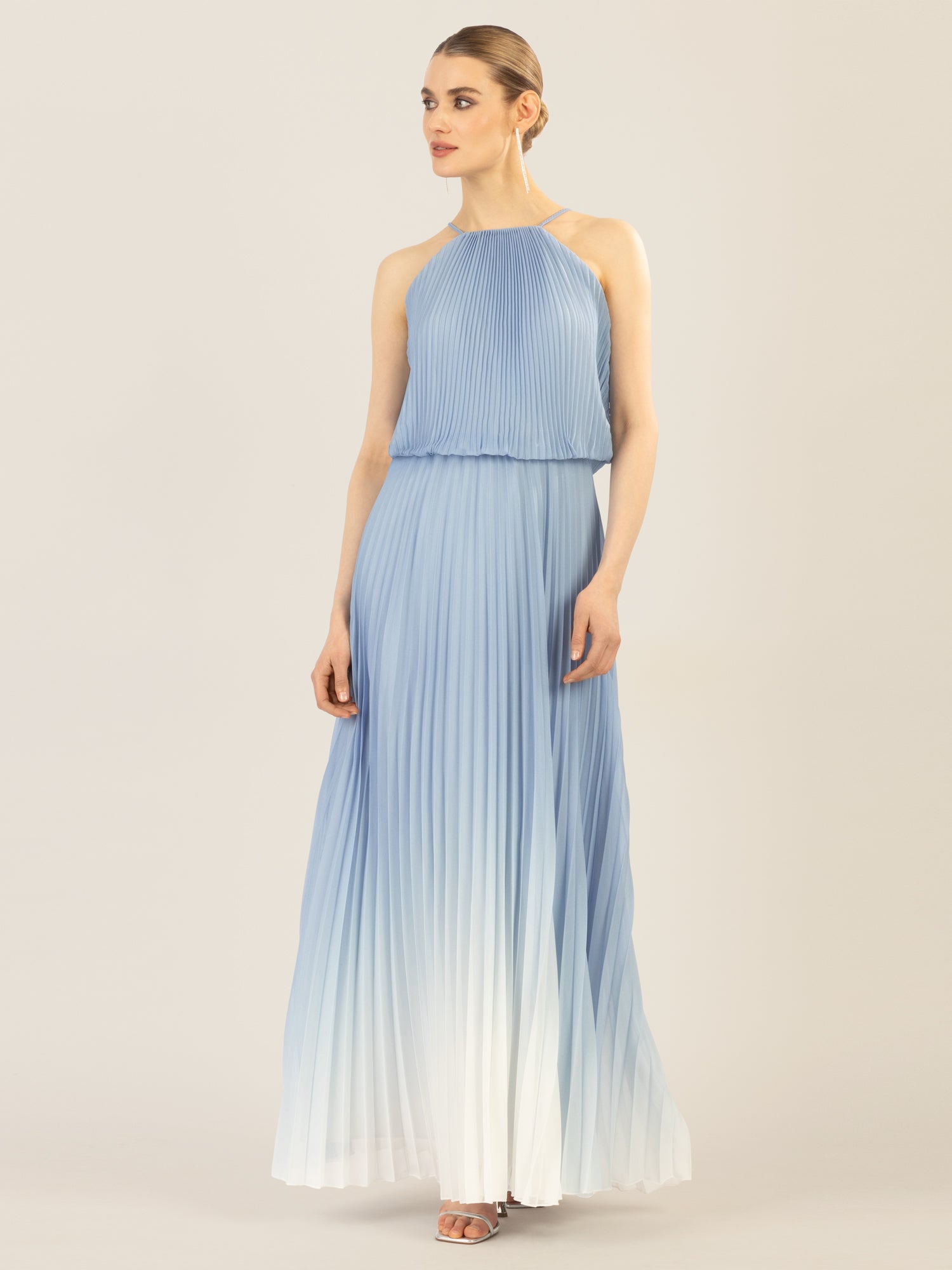 APART langes Plisseekleid im Neckholder-Stil mit Batik-Effekt | hellblau-creme
