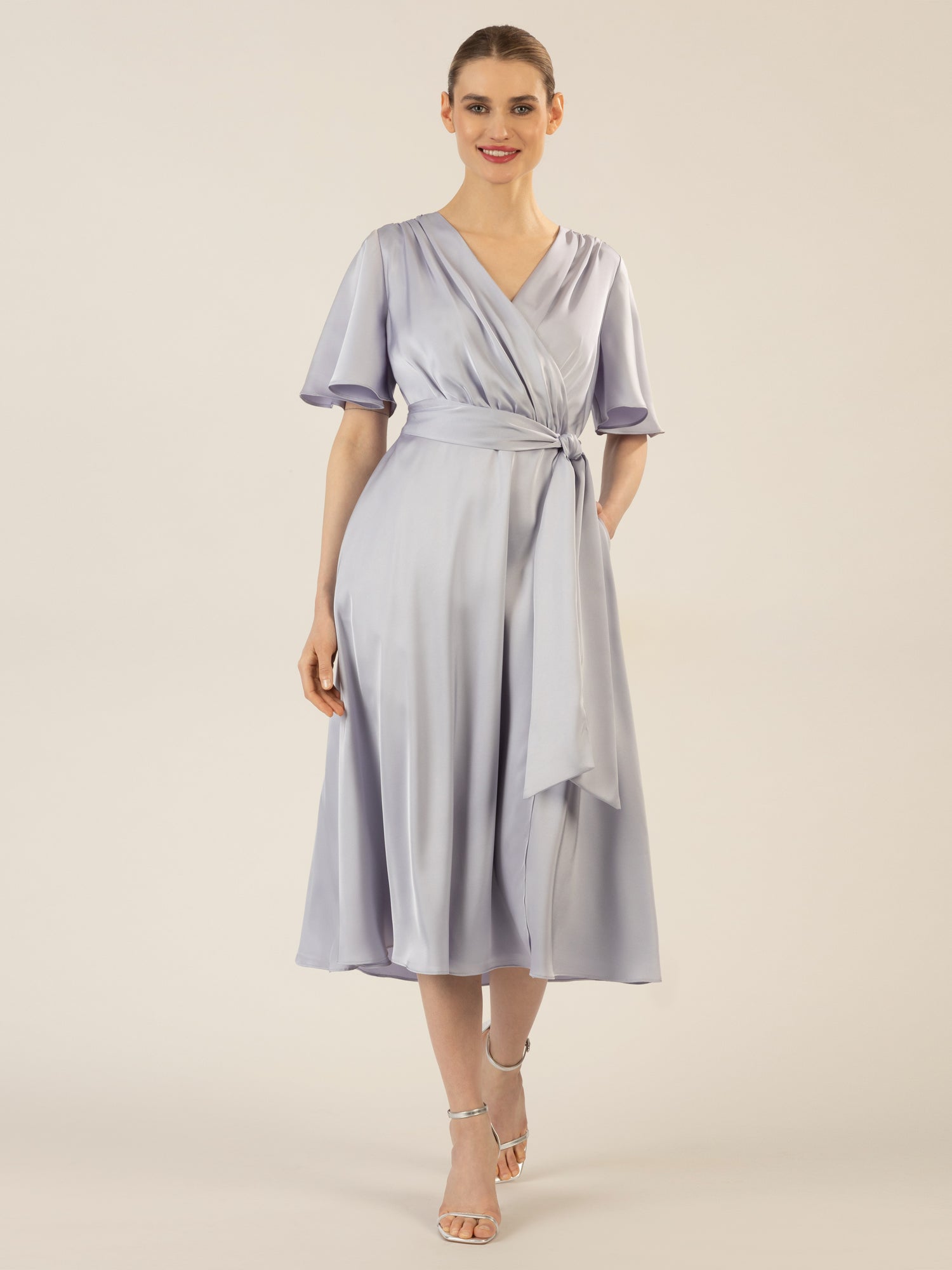 APART Midi-Satinkleid us mattschimmerndem Satin | hellblau