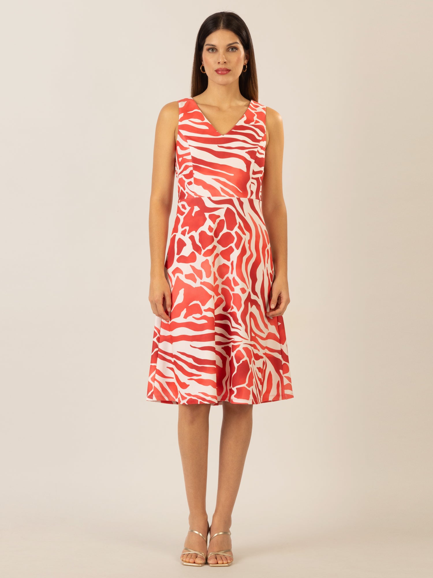 APART kurzes Kleid aus Jersey-Stoff, allover mit grafischem Print | koralle-multicolor