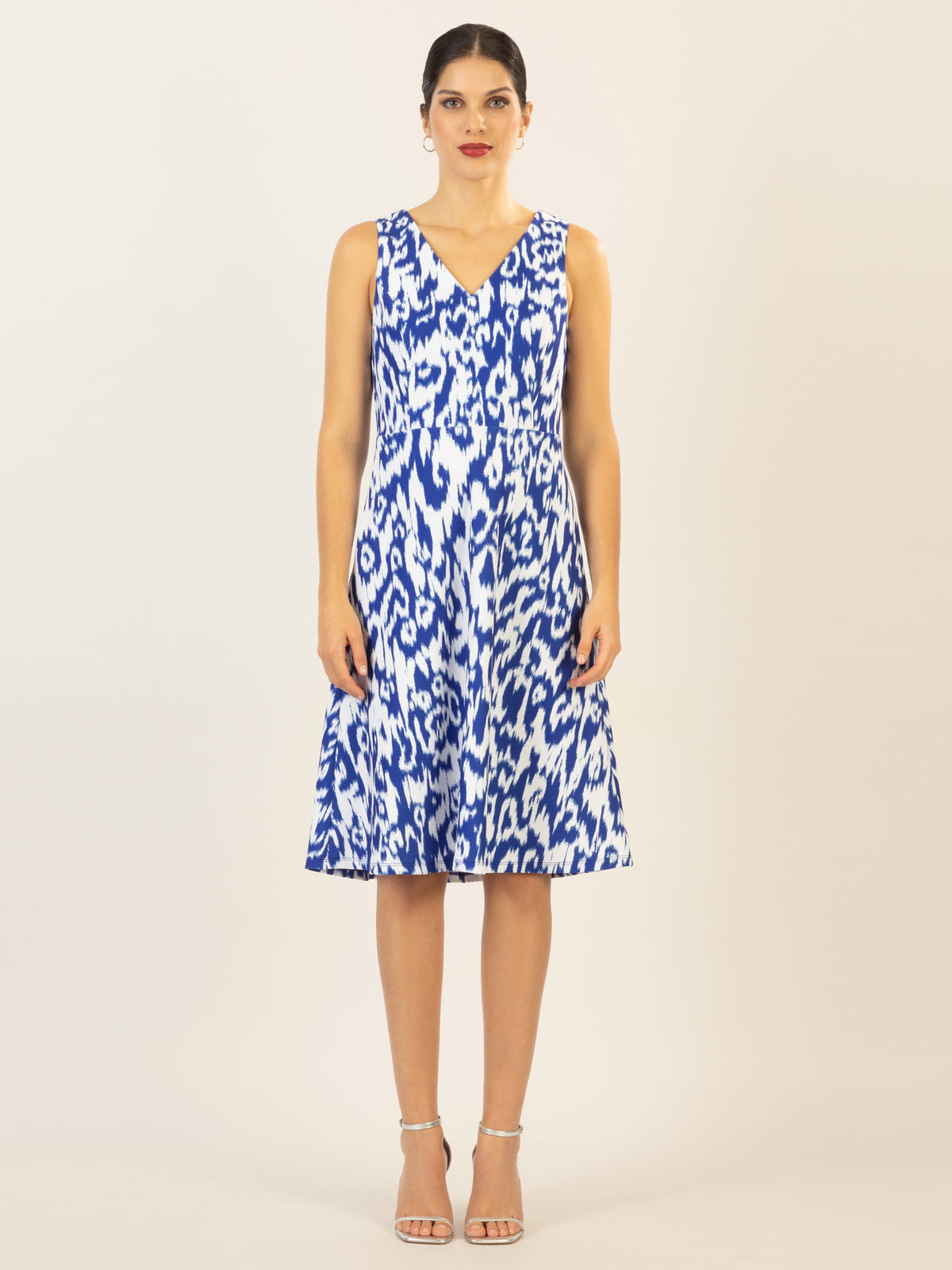 APART kurzes Kleid aus Jersey-Stoff, allover mit grafischem Print | royalblau-creme