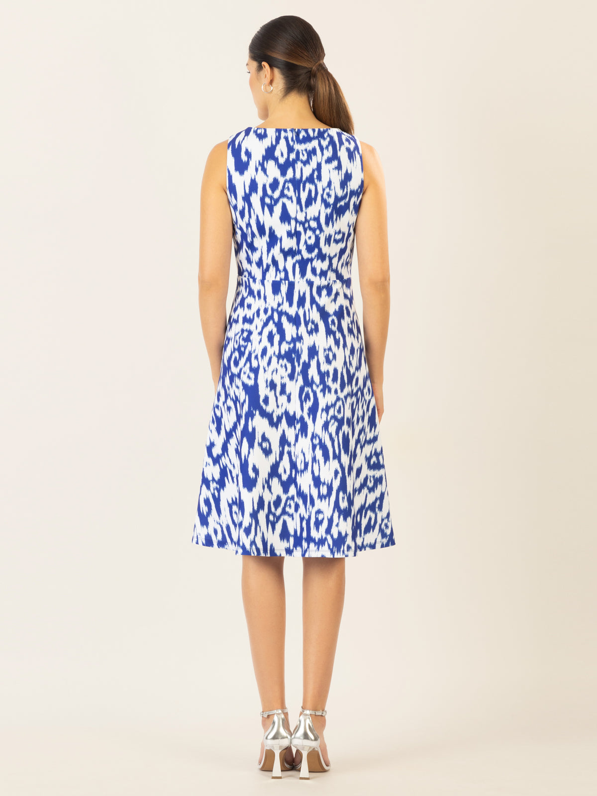 APART kurzes Kleid aus Jersey-Stoff, allover mit grafischem Print | royalblau-creme
