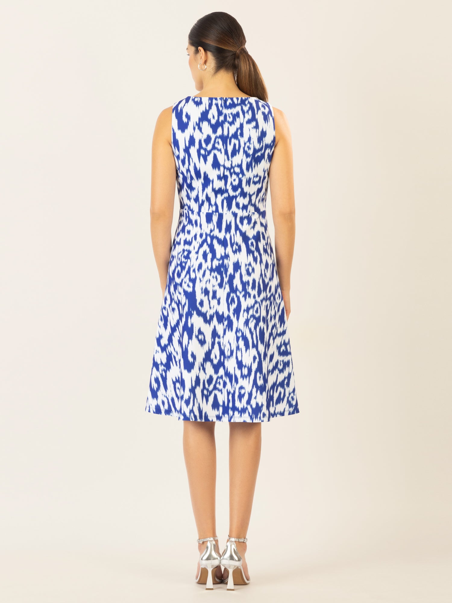 APART kurzes Kleid aus Jersey-Stoff, allover mit grafischem Print | royalblau-creme