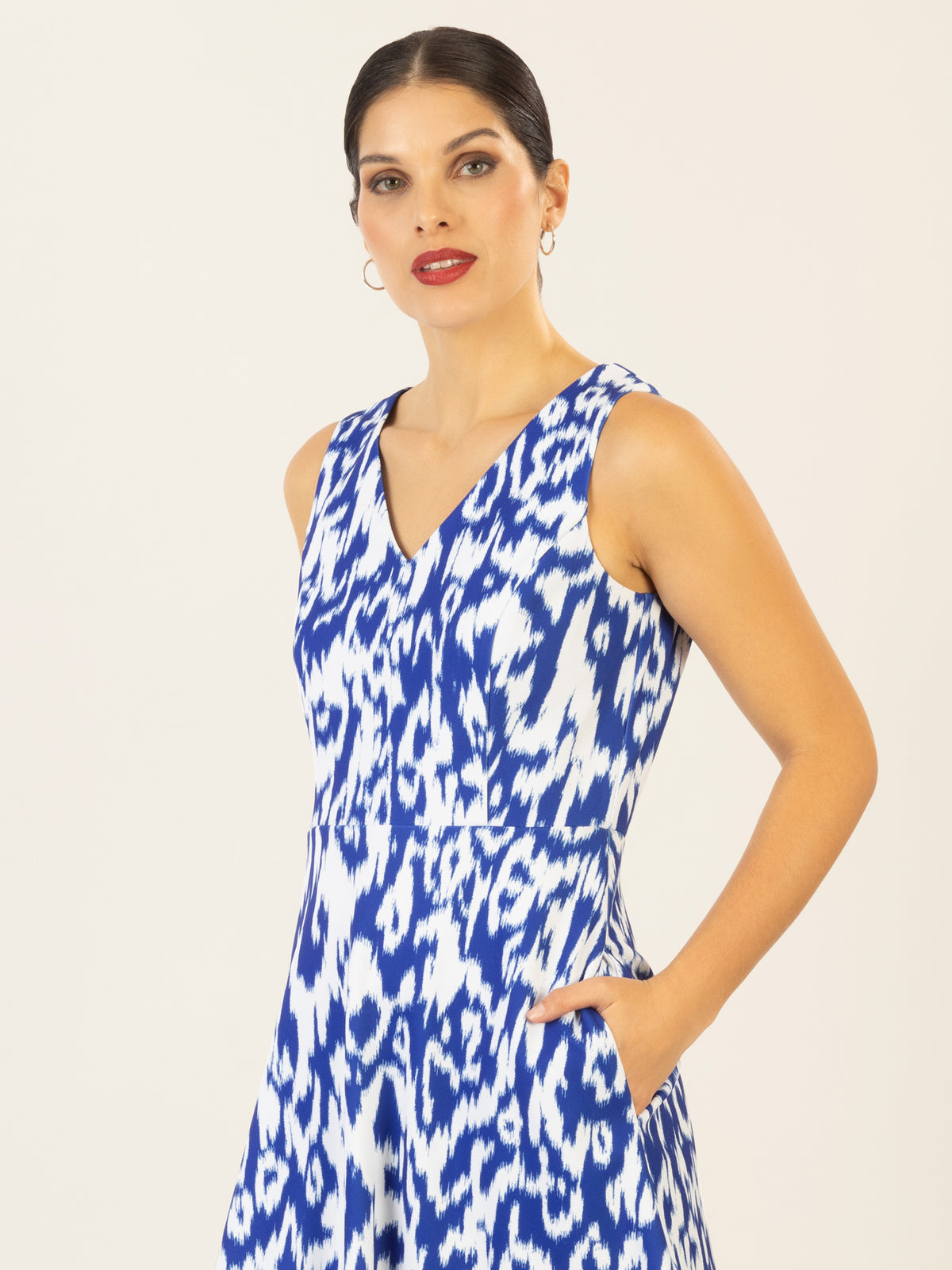 APART kurzes Kleid aus Jersey-Stoff, allover mit grafischem Print | royalblau-creme