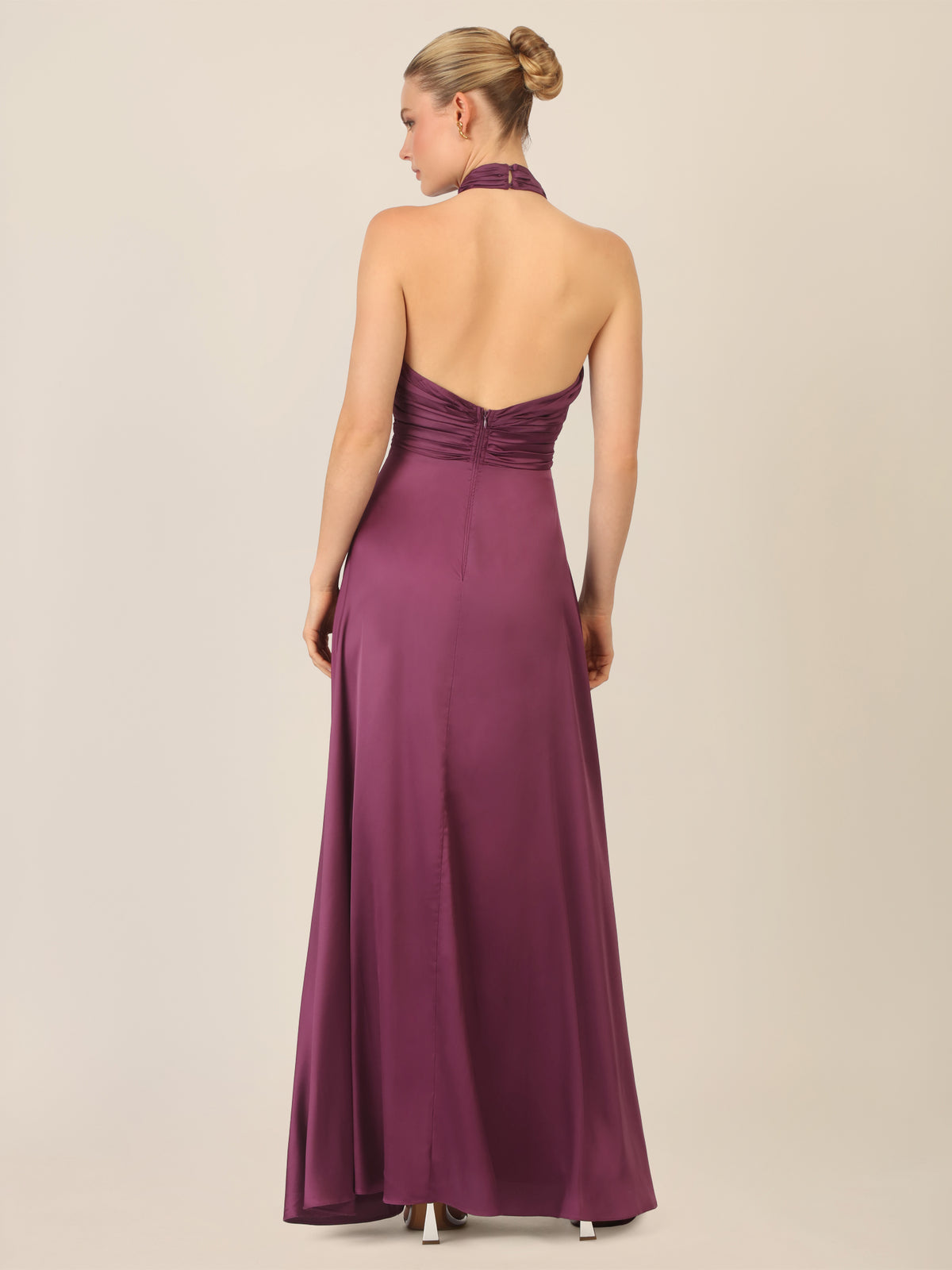 APART Satinkleid mit Neckholder und Drapierung | dunkel lila
