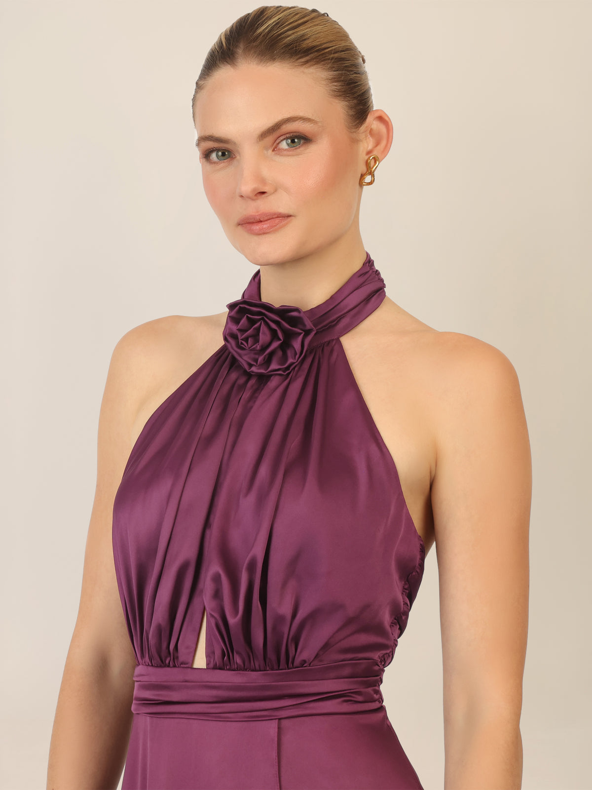 APART Satinkleid mit Neckholder und Drapierung | dunkel lila