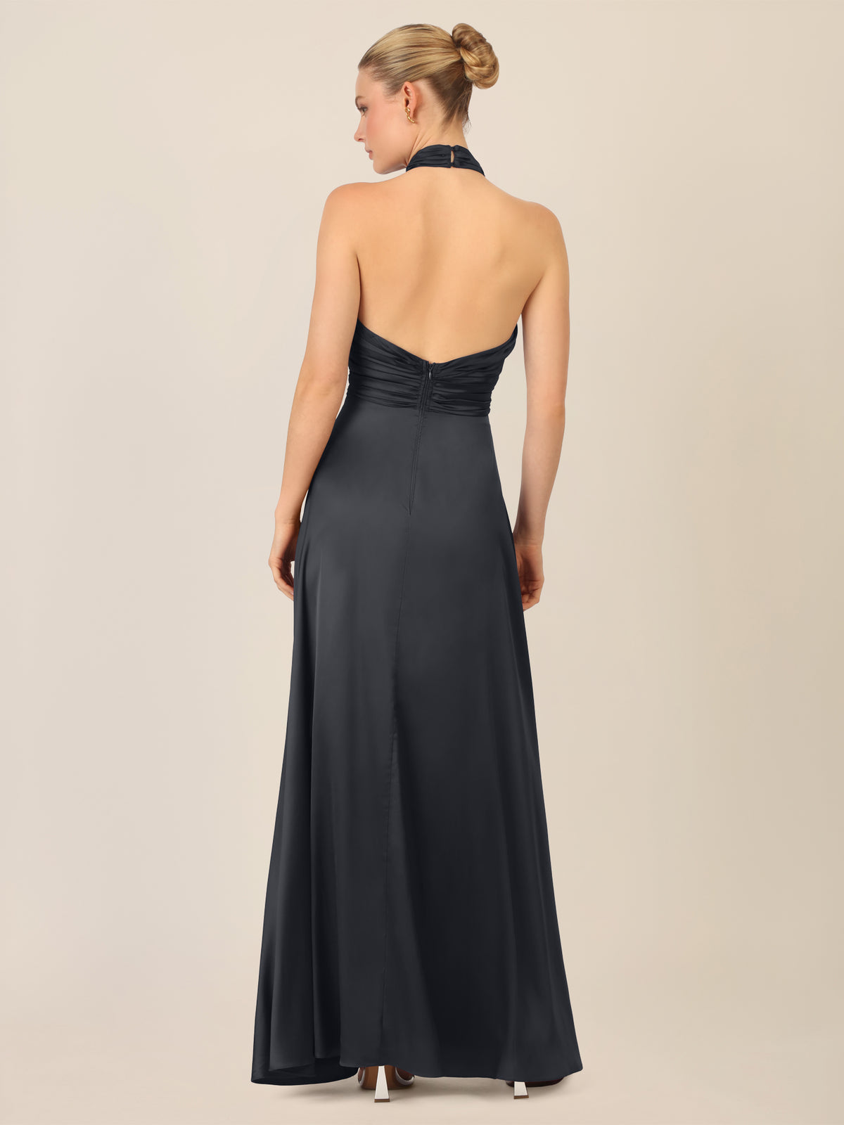 APART Satinkleid mit Neckholder und Drapierung | schwarz