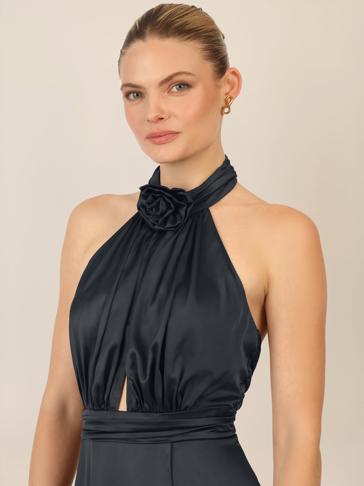 APART Satinkleid mit Neckholder und Drapierung | schwarz