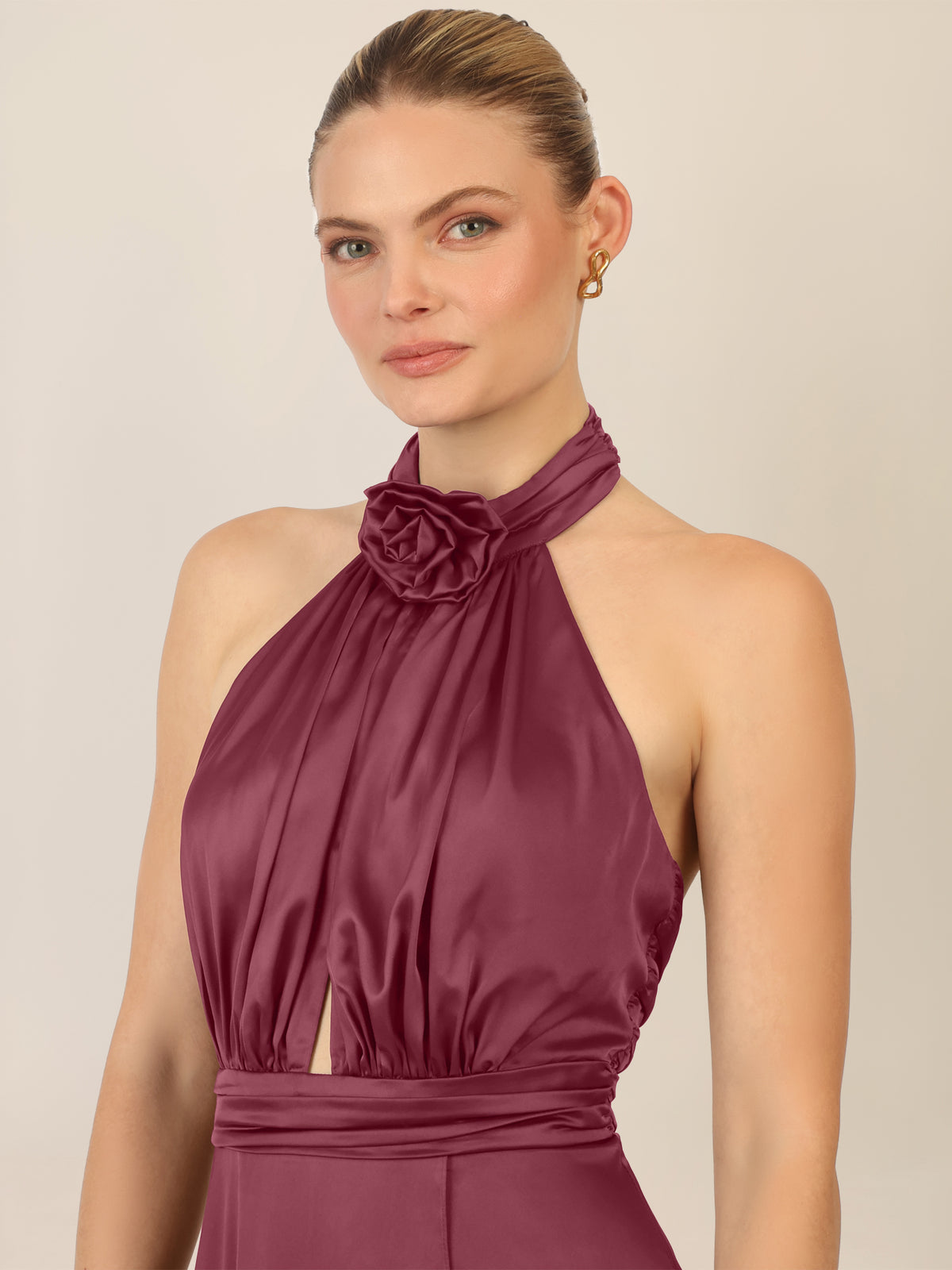 APART Satinkleid mit Neckholder und Drapierung | bordeauxrot