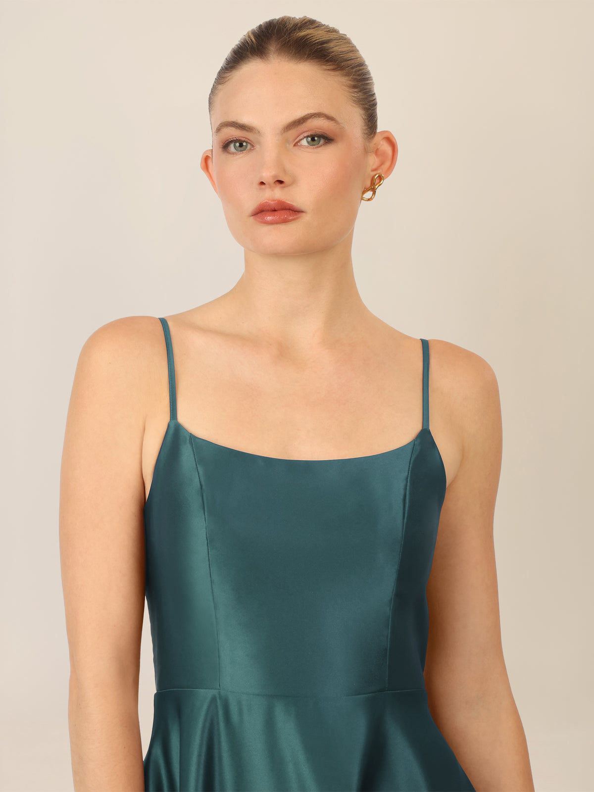 APART Langes Ballkleid aus Satin mit Spaghettiträgern | dunkelgrün