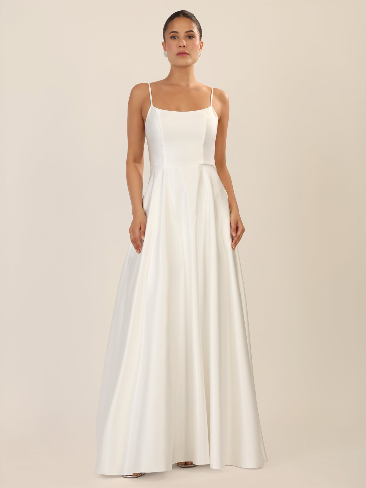 APART Langes Ballkleid aus Satin mit Spaghettiträgern | creme