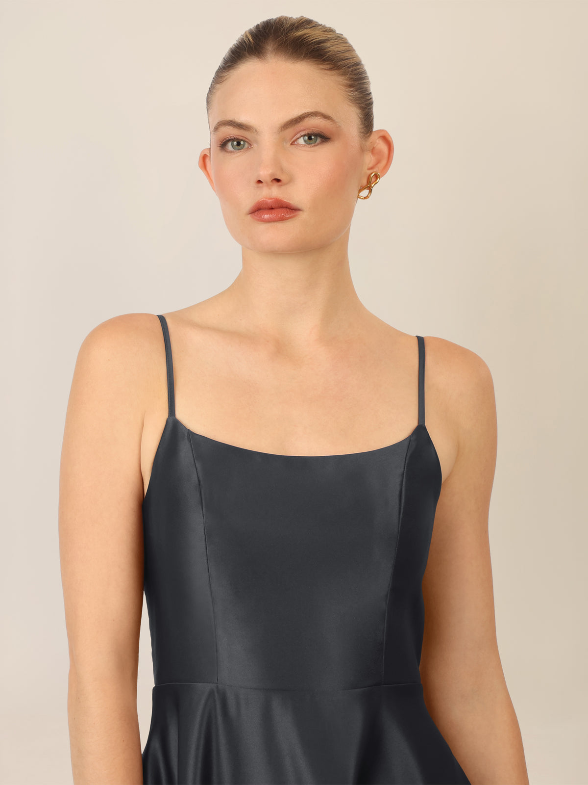 APART Langes Ballkleid aus Satin mit Spaghettiträgern | schwarz