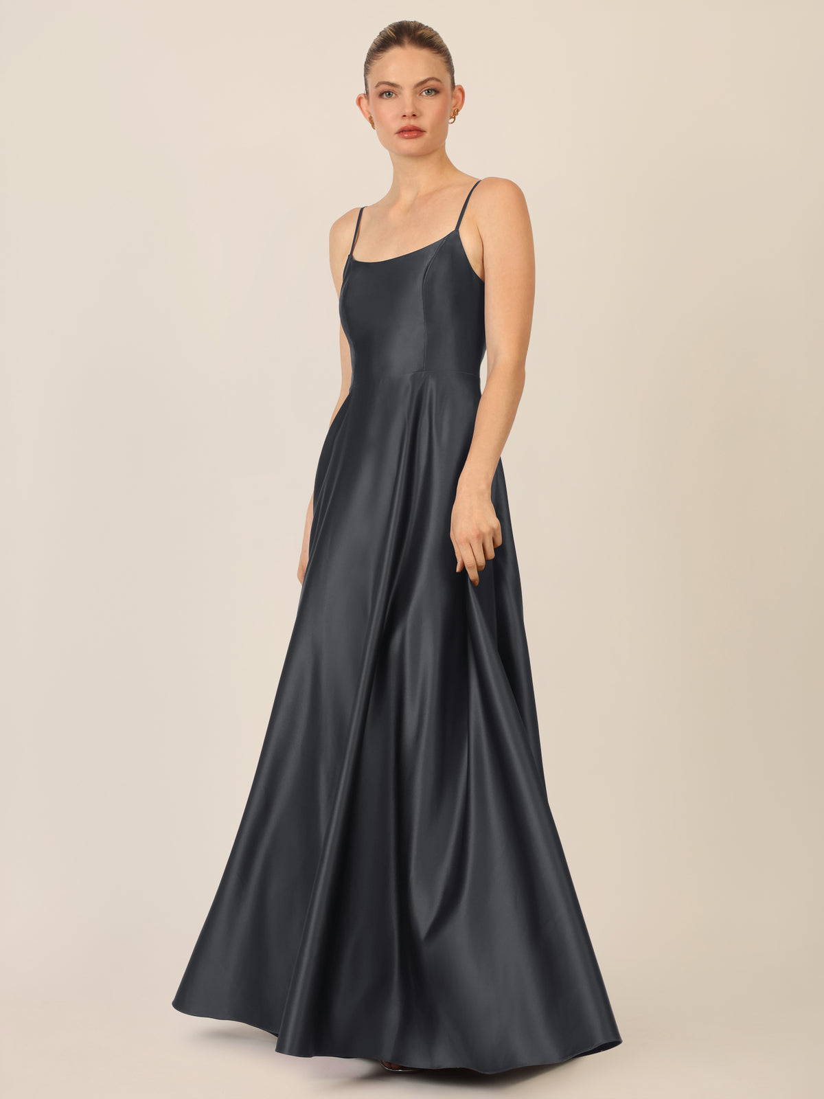 APART Langes Ballkleid aus Satin mit Spaghettiträgern | schwarz