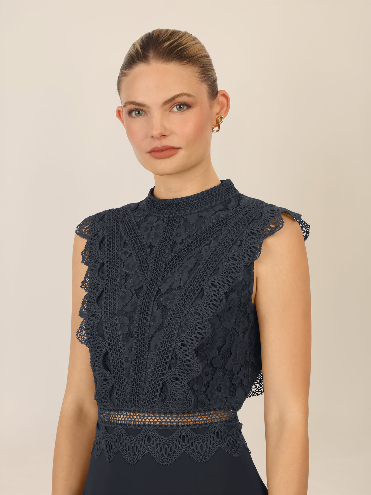 APART Abendkleid mit Spitze und transparentem Rückenteil | schwarz