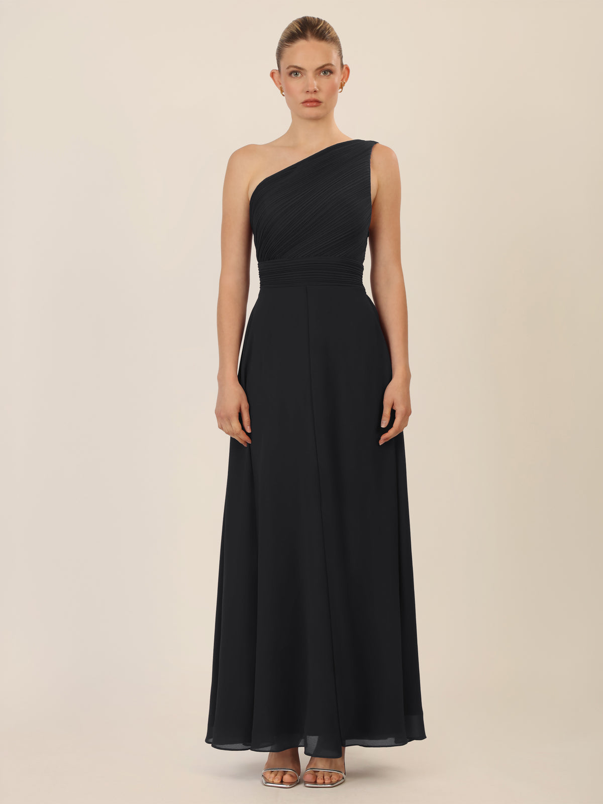 APART One-Shoulder Abendkleid mit Plisseedetail | schwarz