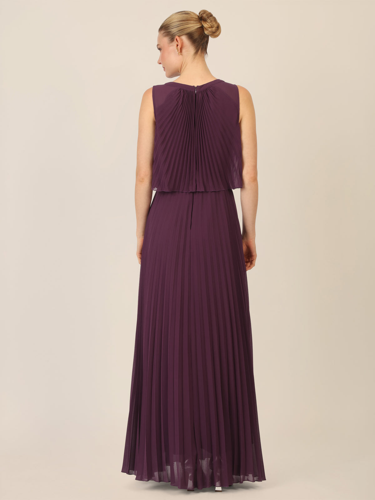 APART Abendkleid mit Plisseefalten und Lagenoptik | dunkel lila