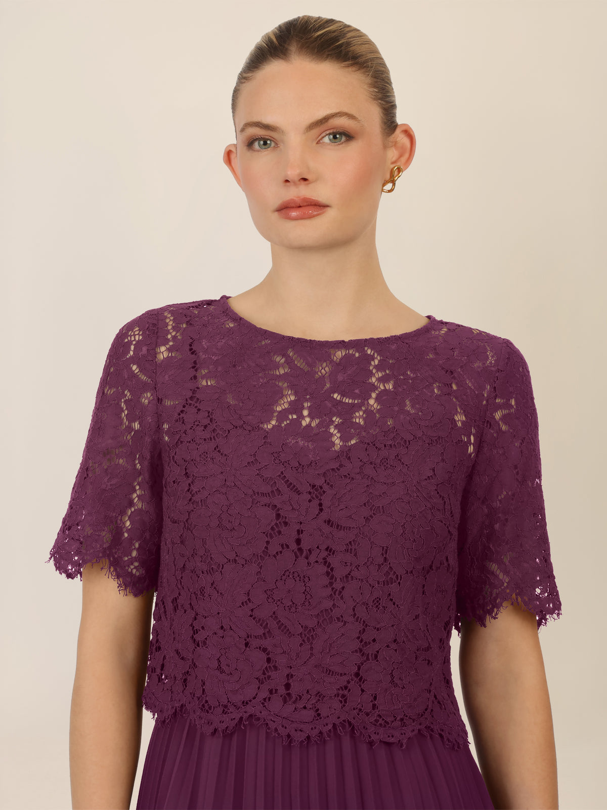 APART Abendkleid mit Spitzenjacke mit Spitzenoberteil und Plisseerock | dunkel lila