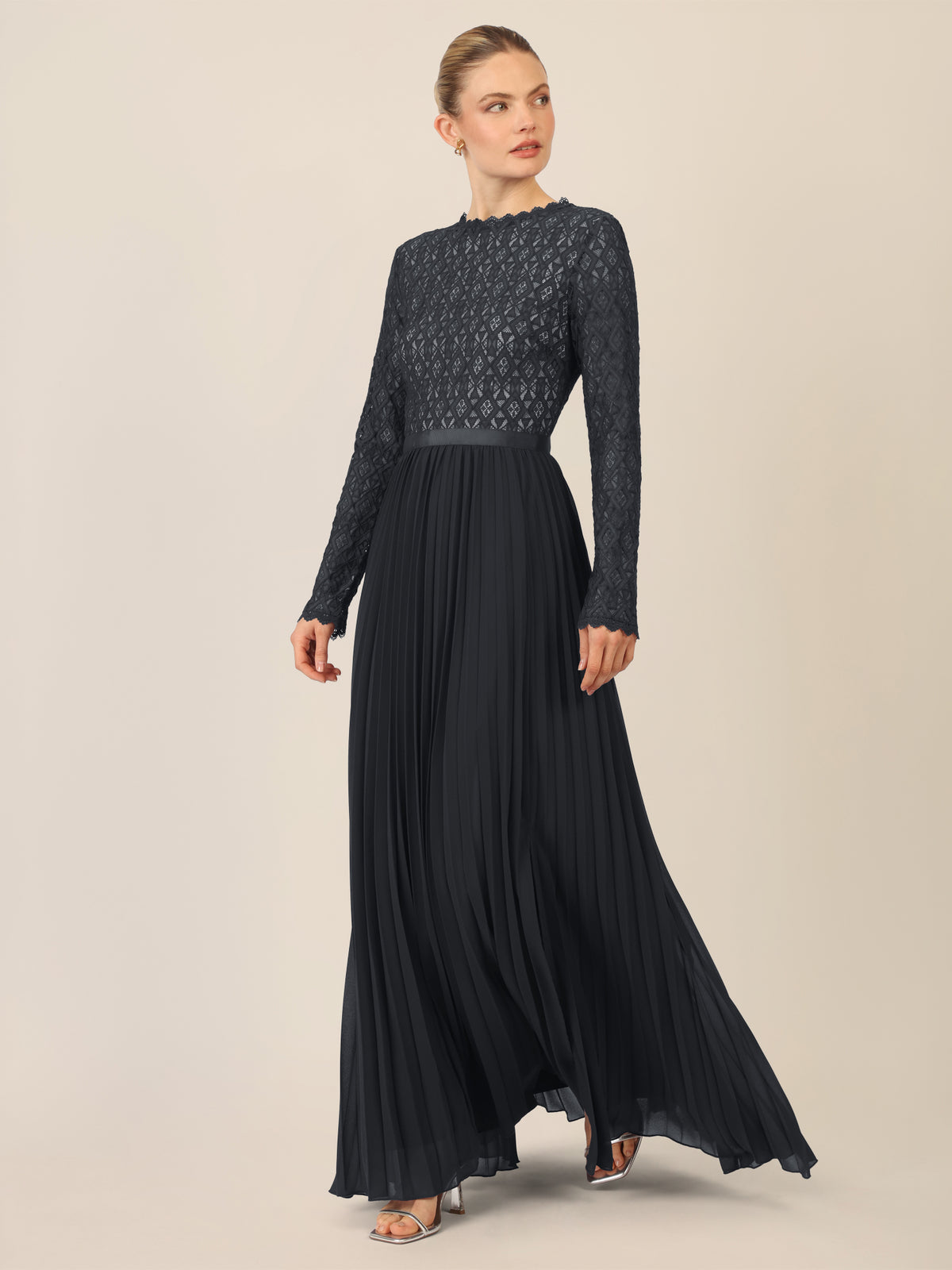 APART Abendkleid mit Plisseerock | schwarz