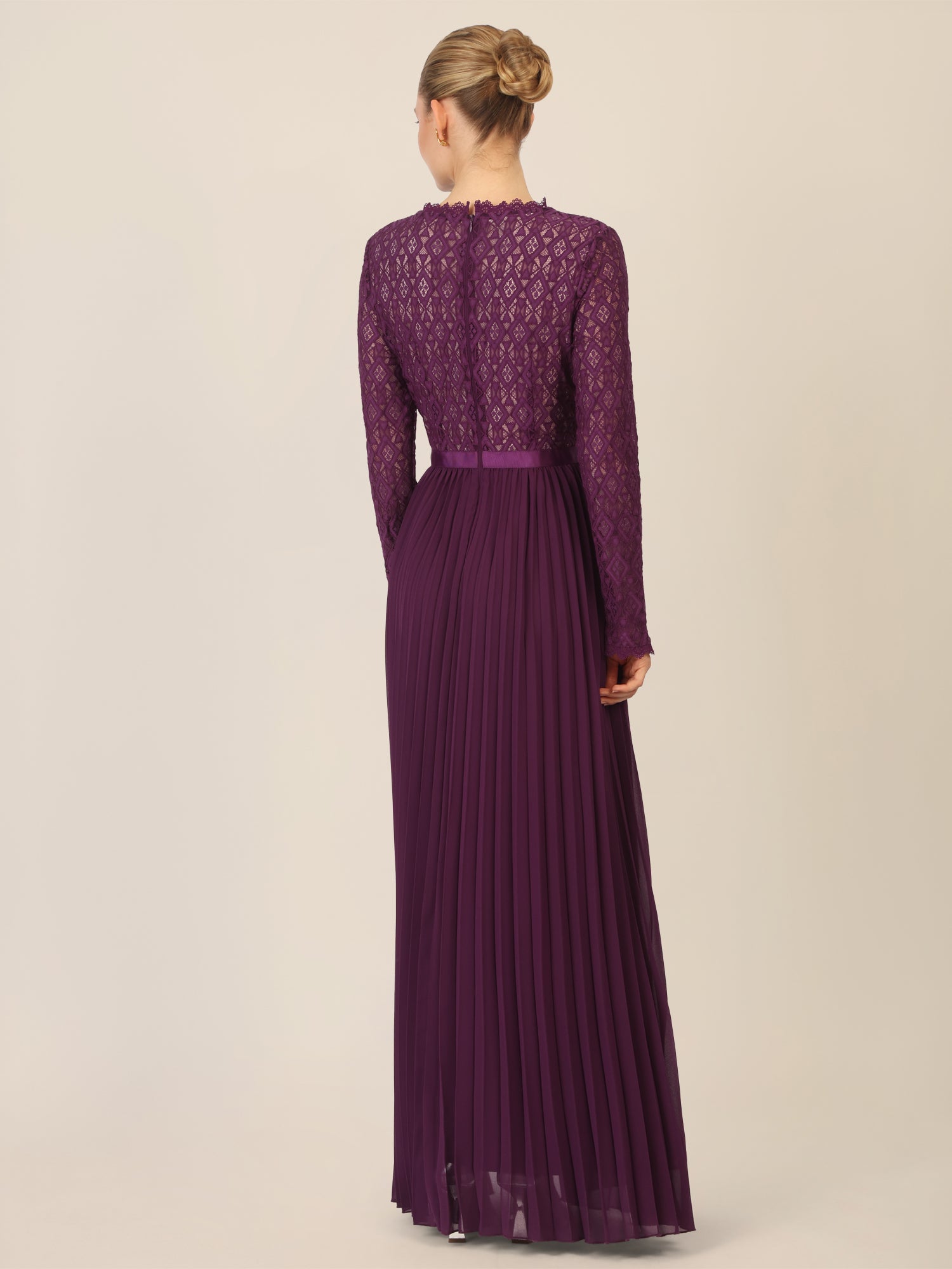 APART Abendkleid mit Plisseerock | dunkel lila