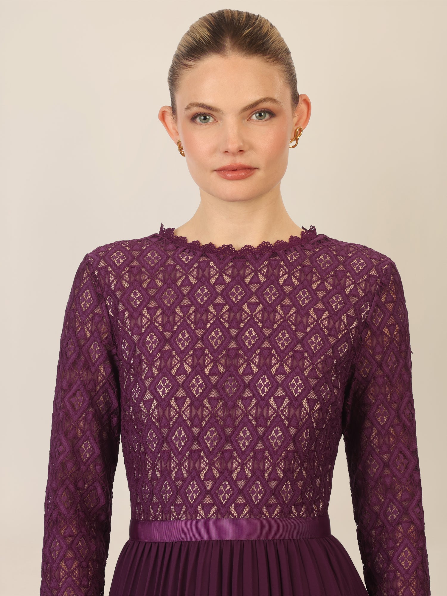 APART Abendkleid mit Plisseerock | dunkel lila