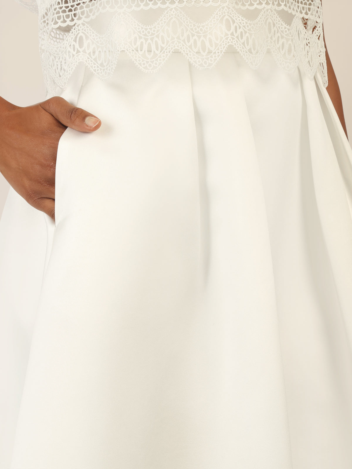 APART Satinrock mit Falten und weitem Saum | creme