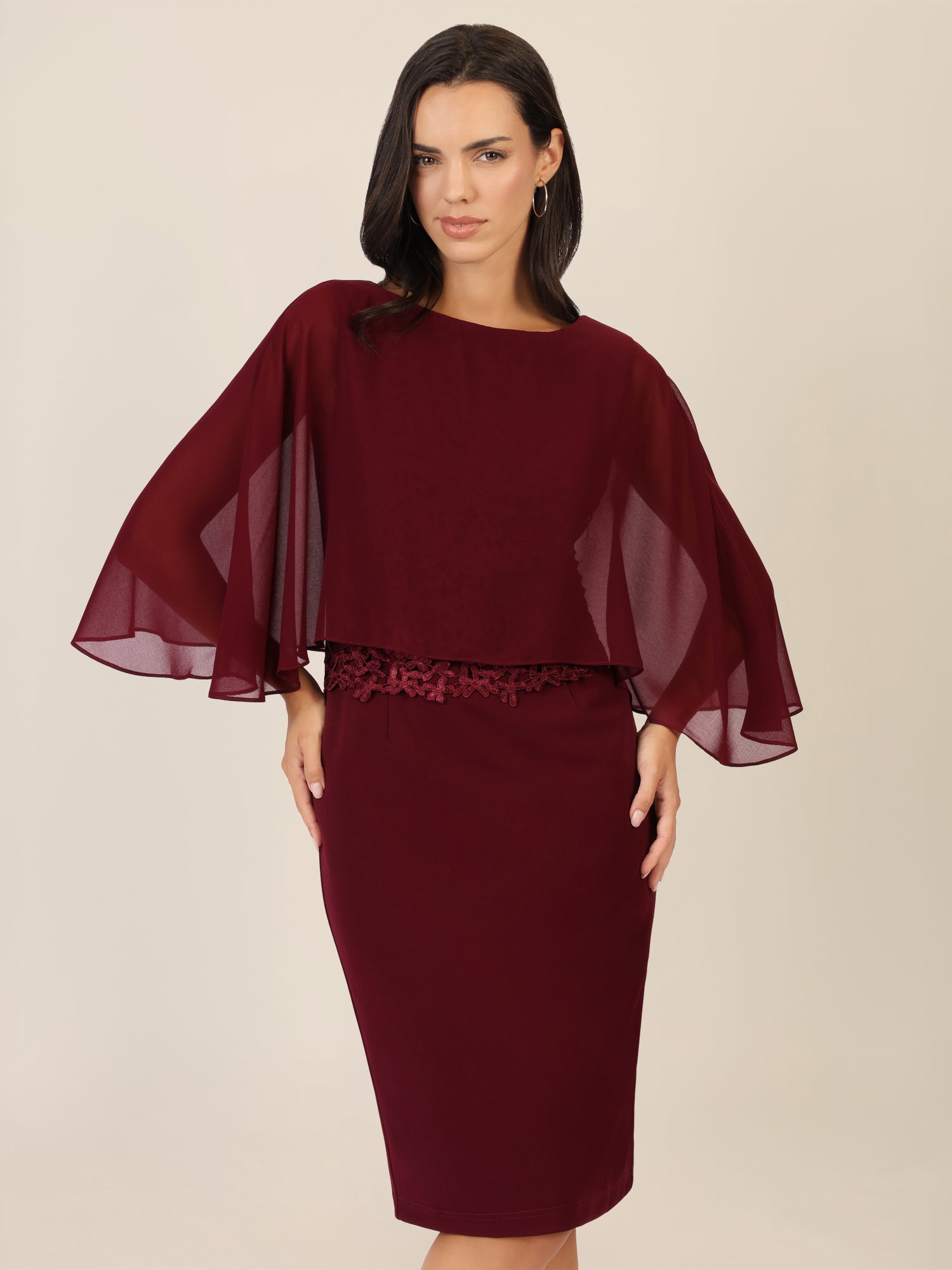 APART Kleid mit Chiffoncape in Lagenoptik mit Spitzenborte | bordeauxrot