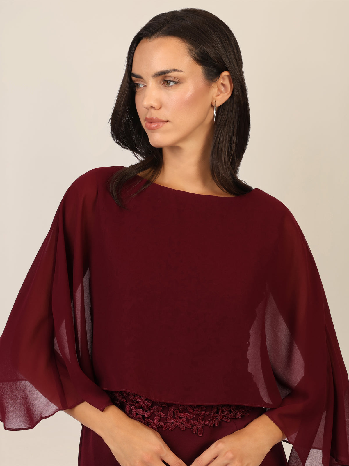 APART Kleid mit Chiffoncape in Lagenoptik mit Spitzenborte | bordeauxrot