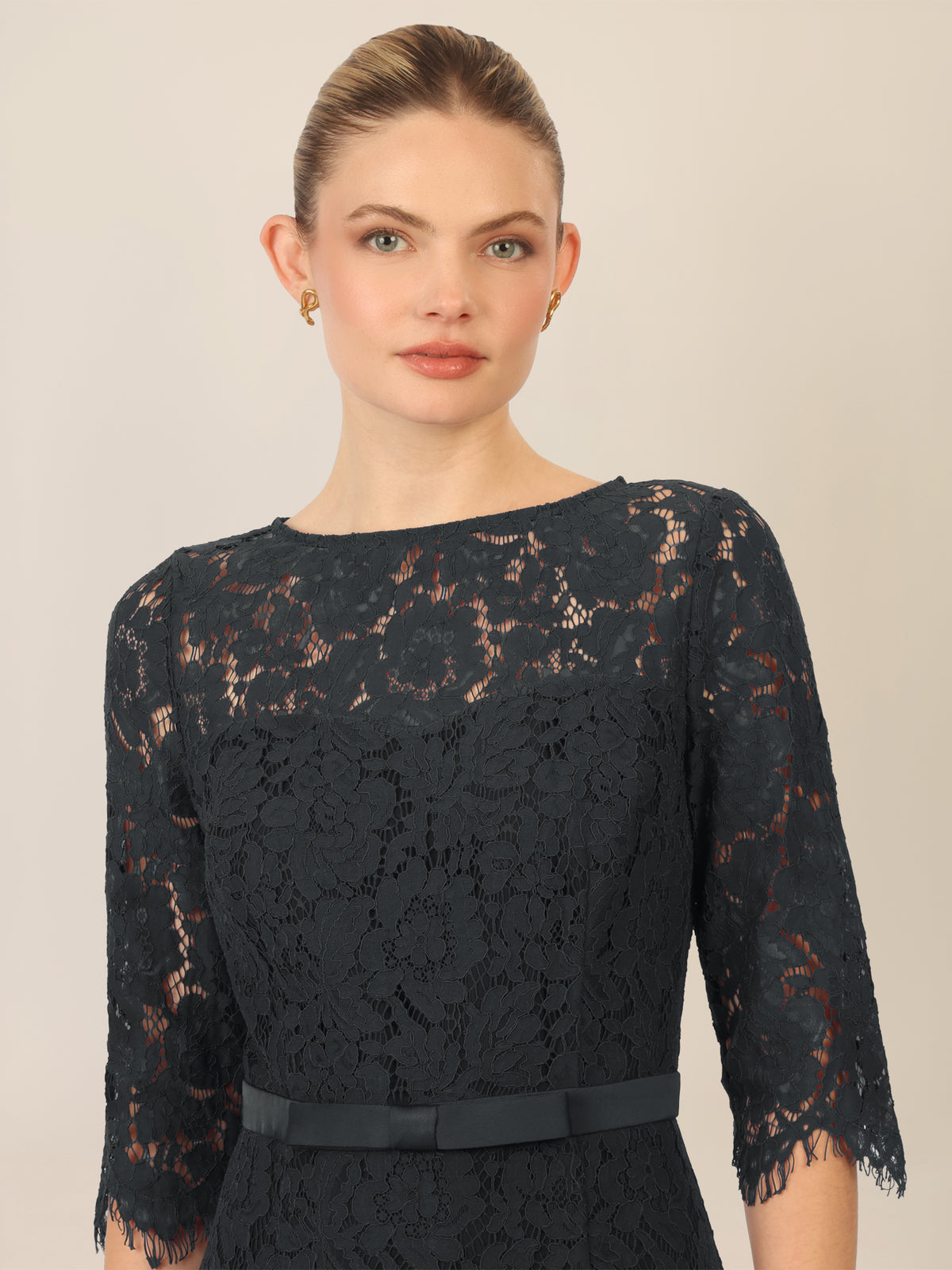 APART Spitzenkleid mit Schleifen-Gürtel | schwarz