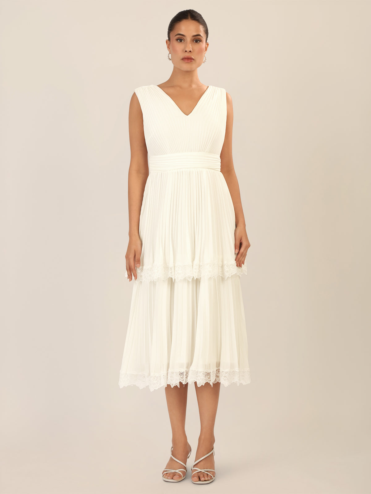 APART Plisseekleid mit Stufenrock und Spitze | creme