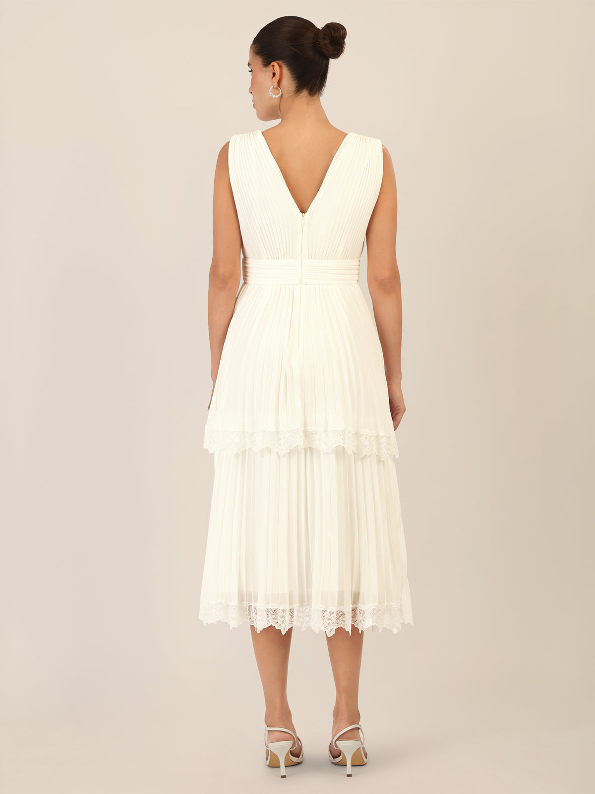 APART Plisseekleid mit Stufenrock und Spitze | creme