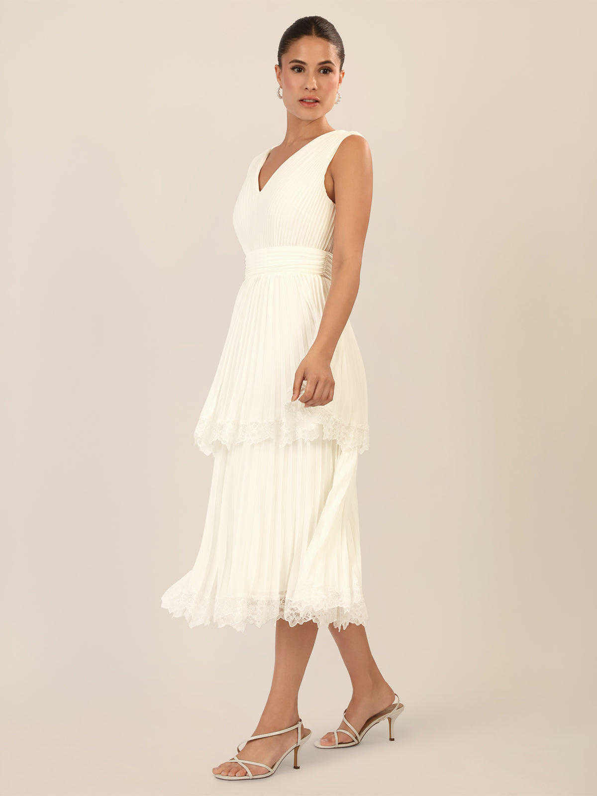 APART Plisseekleid mit Stufenrock und Spitze | creme