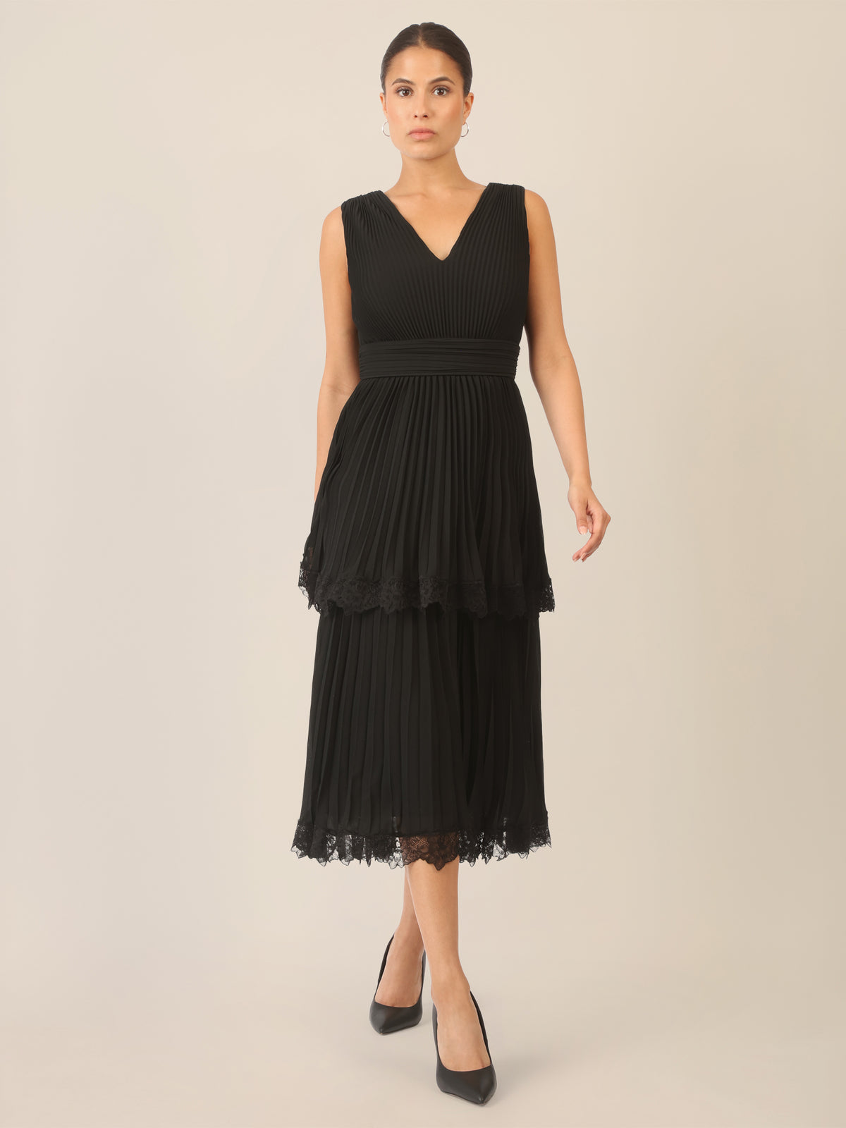 APART Plisseekleid mit Stufenrock und Spitze | schwarz