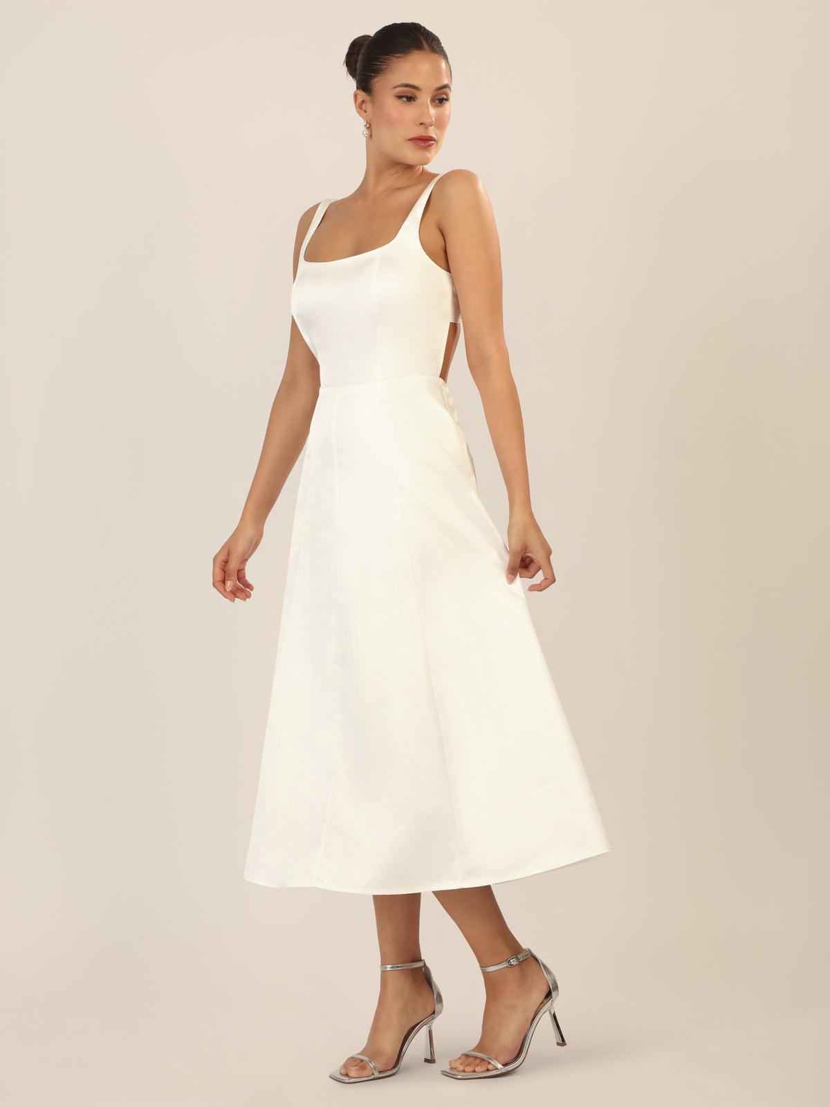 APART Satinkleid mit breiten Trägern und A-Linie | creme