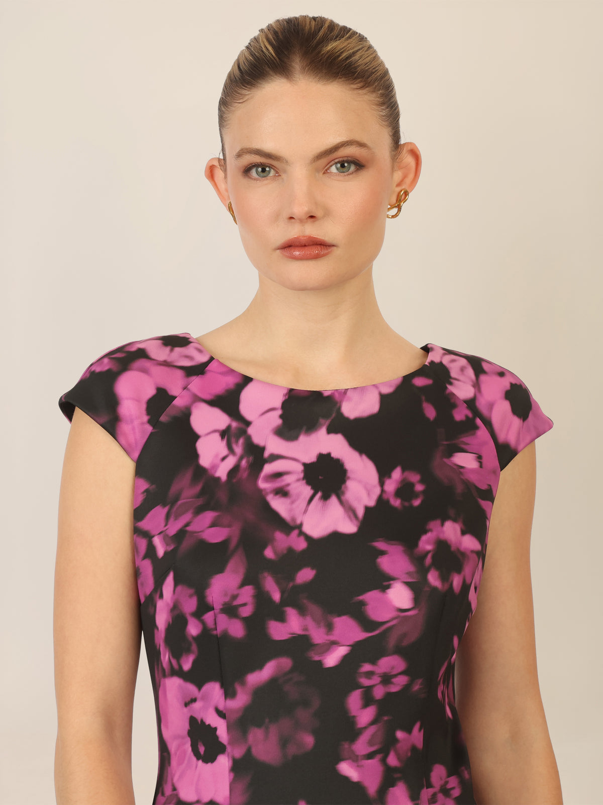 APART Jerseykleid aus einer allover bedruckten Scuba Ware | schwarz-multicolor