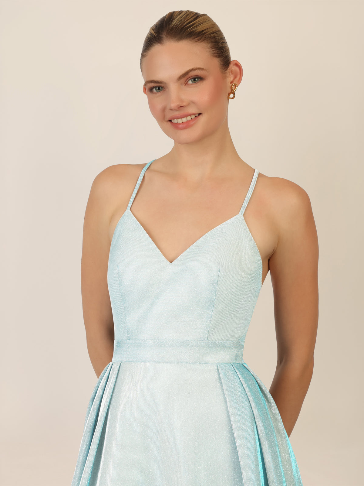 APART Glamourkleid aus einer metallic silber-hellblau schimmernden Jerseyware | hellblau