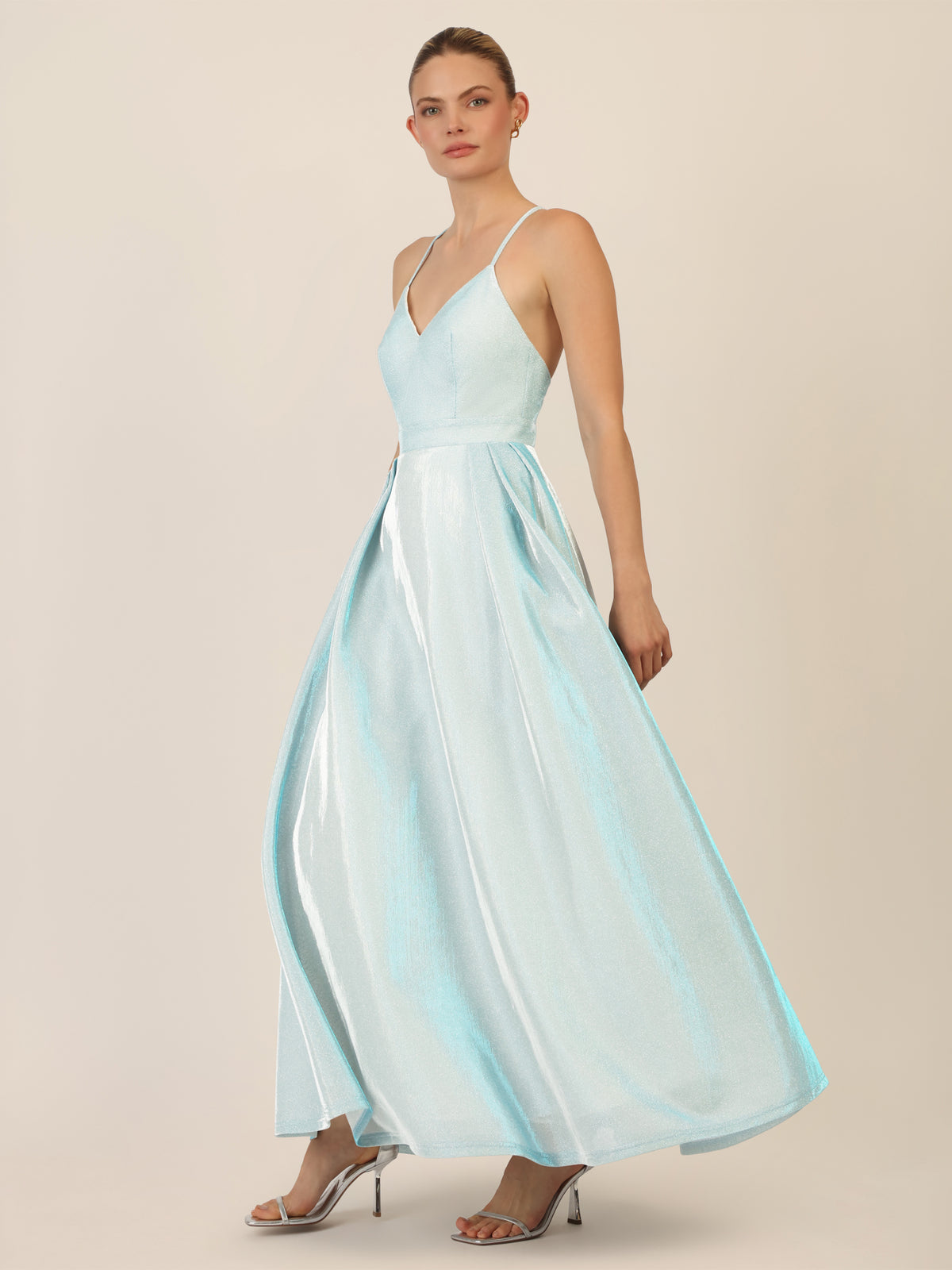 APART Glamourkleid aus einer metallic silber-hellblau schimmernden Jerseyware | hellblau