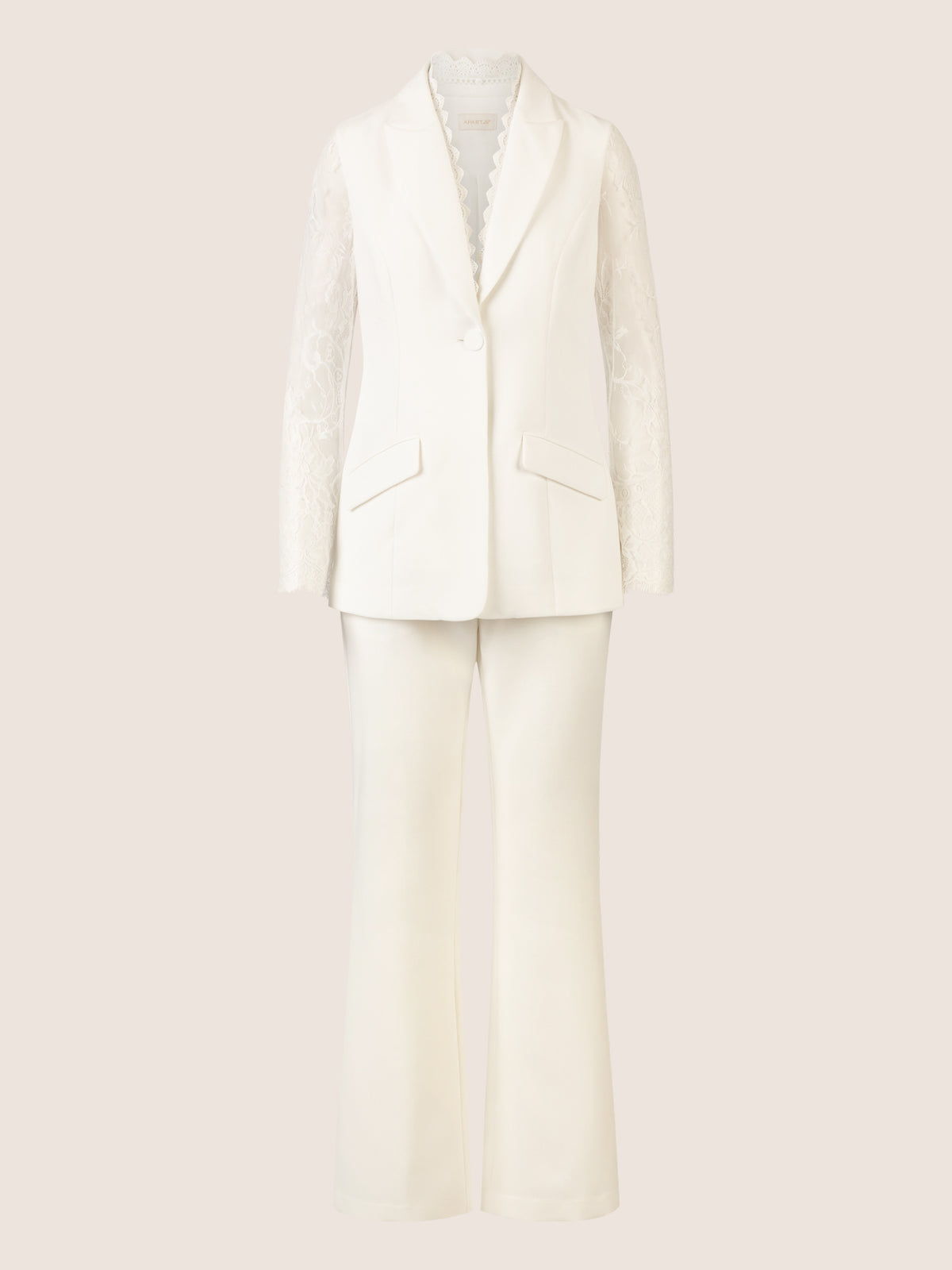 APART Hosenanzug  mit Spitzendetails und Zierkante | creme