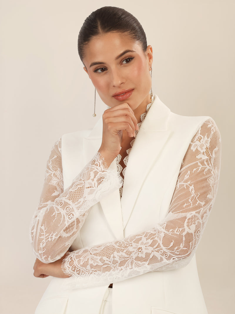 APART Hosenanzug  mit Spitzendetails und Zierkante | creme