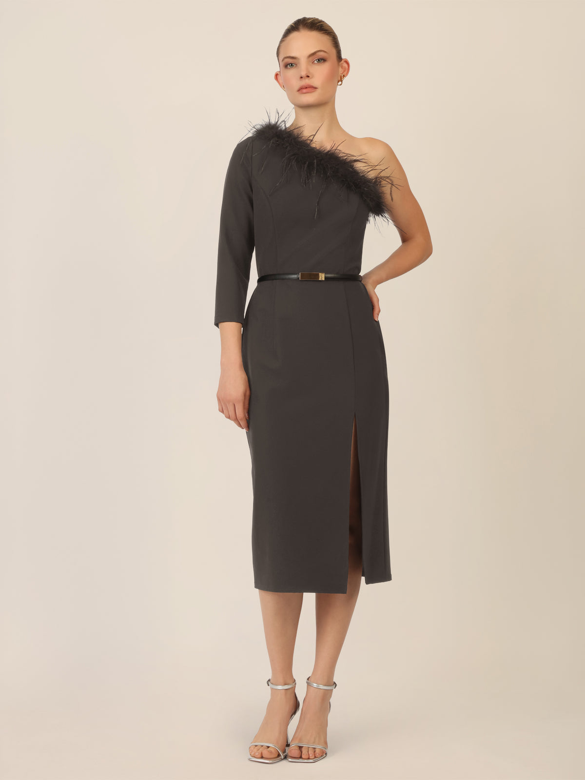 APART One-Shoulder Cocktailkleid mit Federbesatz | schwarz