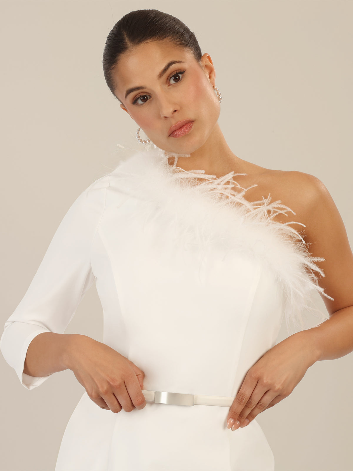 APART One-Shoulder Cocktailkleid mit Federbesatz | creme