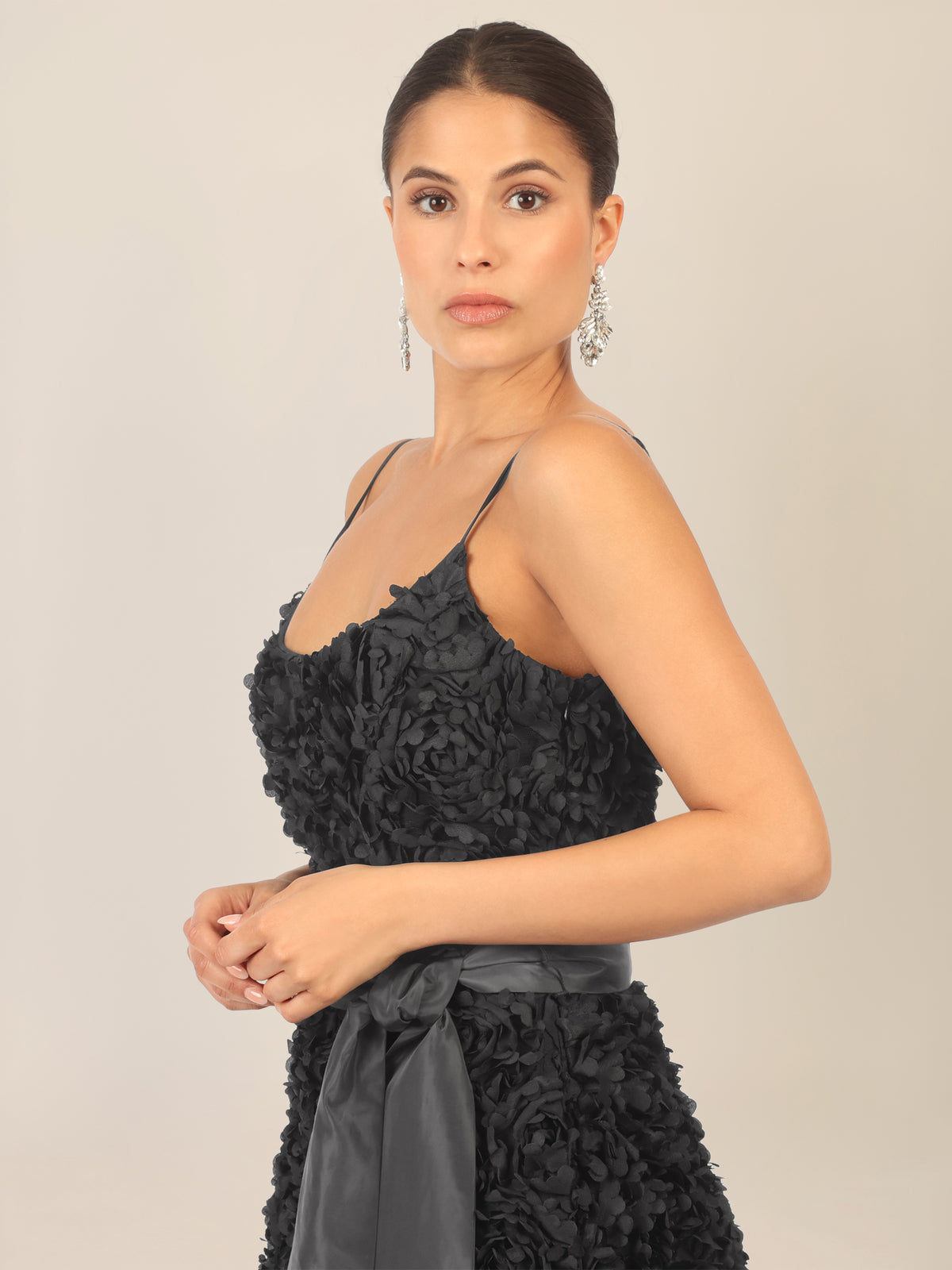 APART Cocktailkleid mit allover 3D-Rosenstruktur | schwarz