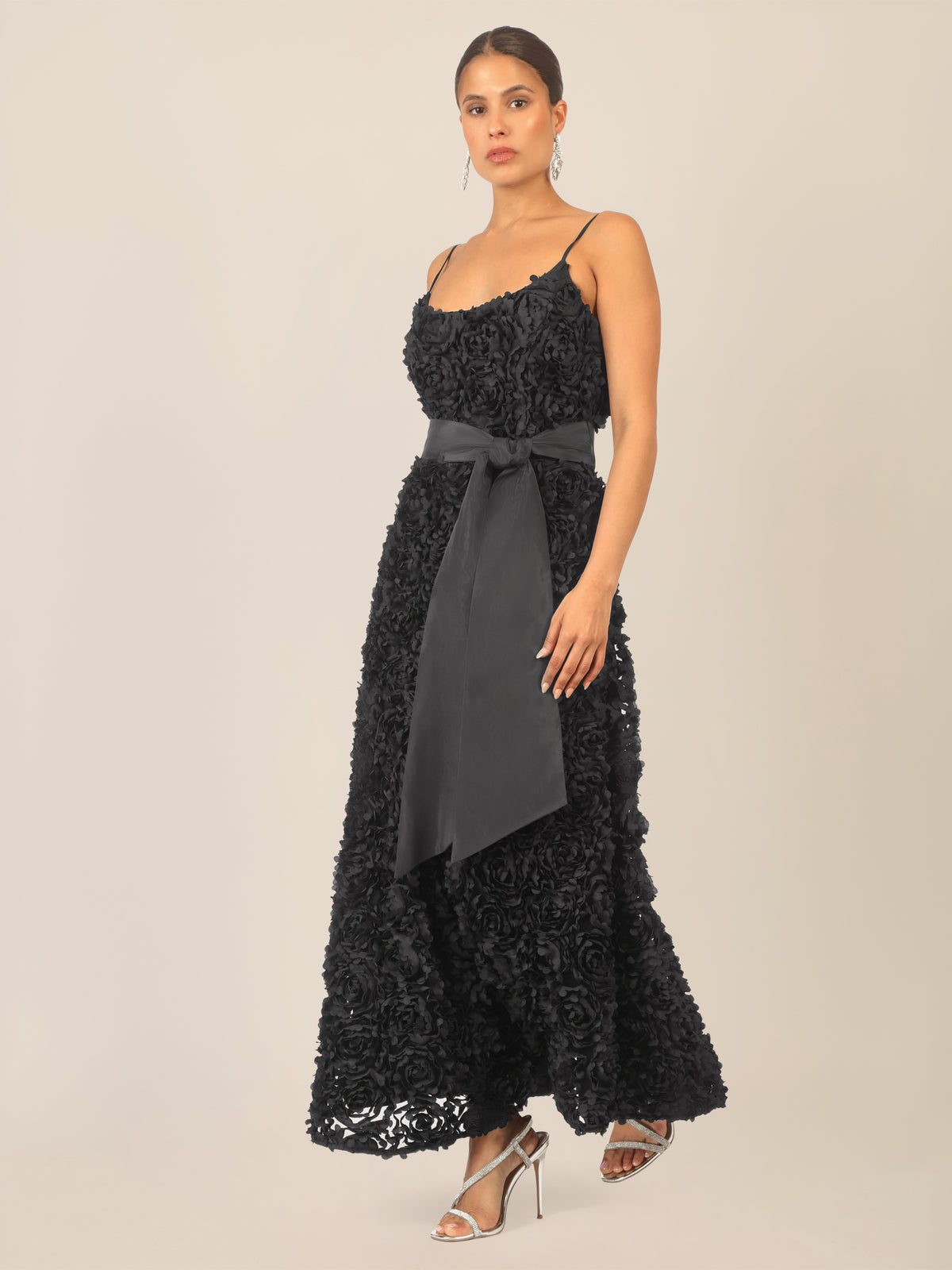 APART Cocktailkleid mit allover 3D-Rosenstruktur | schwarz