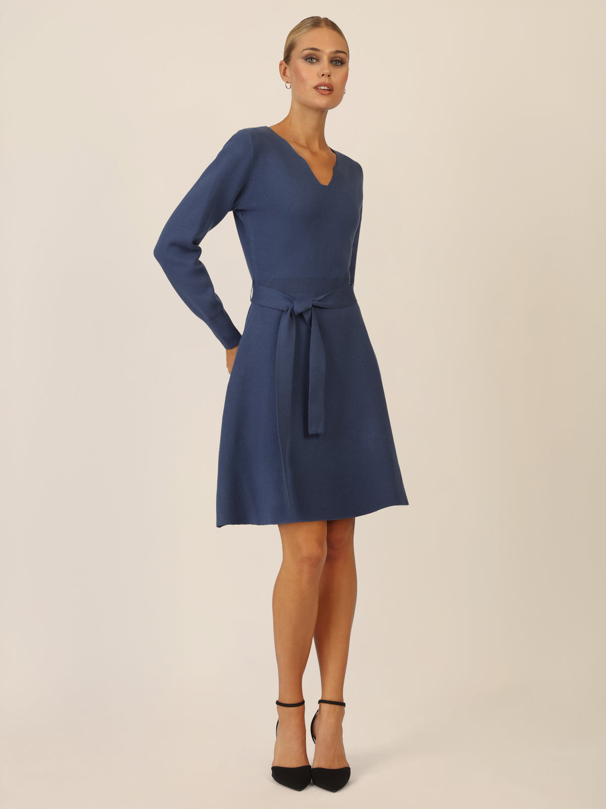 APART Strickkleid mit V-Ausschnitt | mittelblau