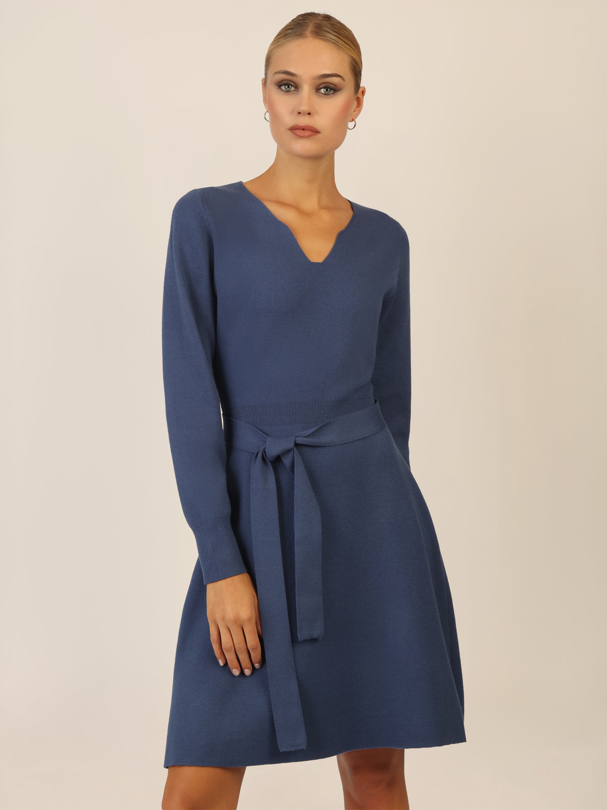 APART Strickkleid mit V-Ausschnitt | mittelblau
