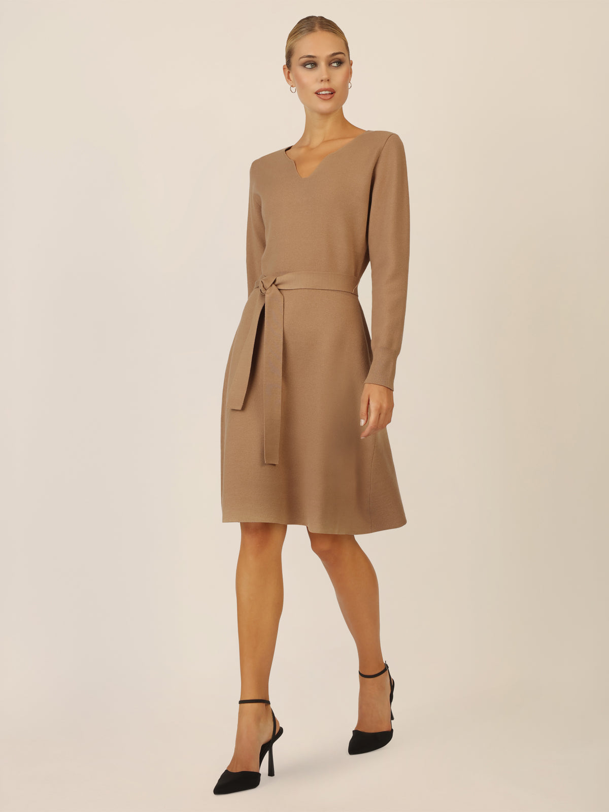APART Strickkleid mit V-Ausschnitt | camel