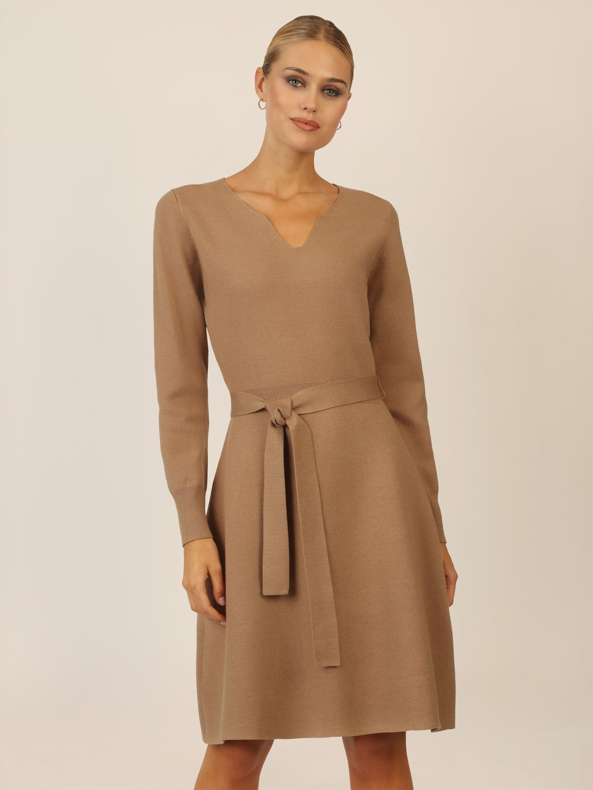 APART Strickkleid mit V-Ausschnitt | camel