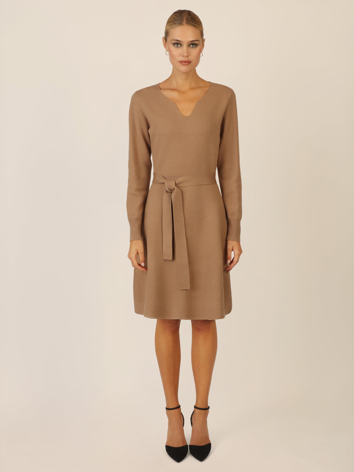 APART Strickkleid mit V-Ausschnitt | camel