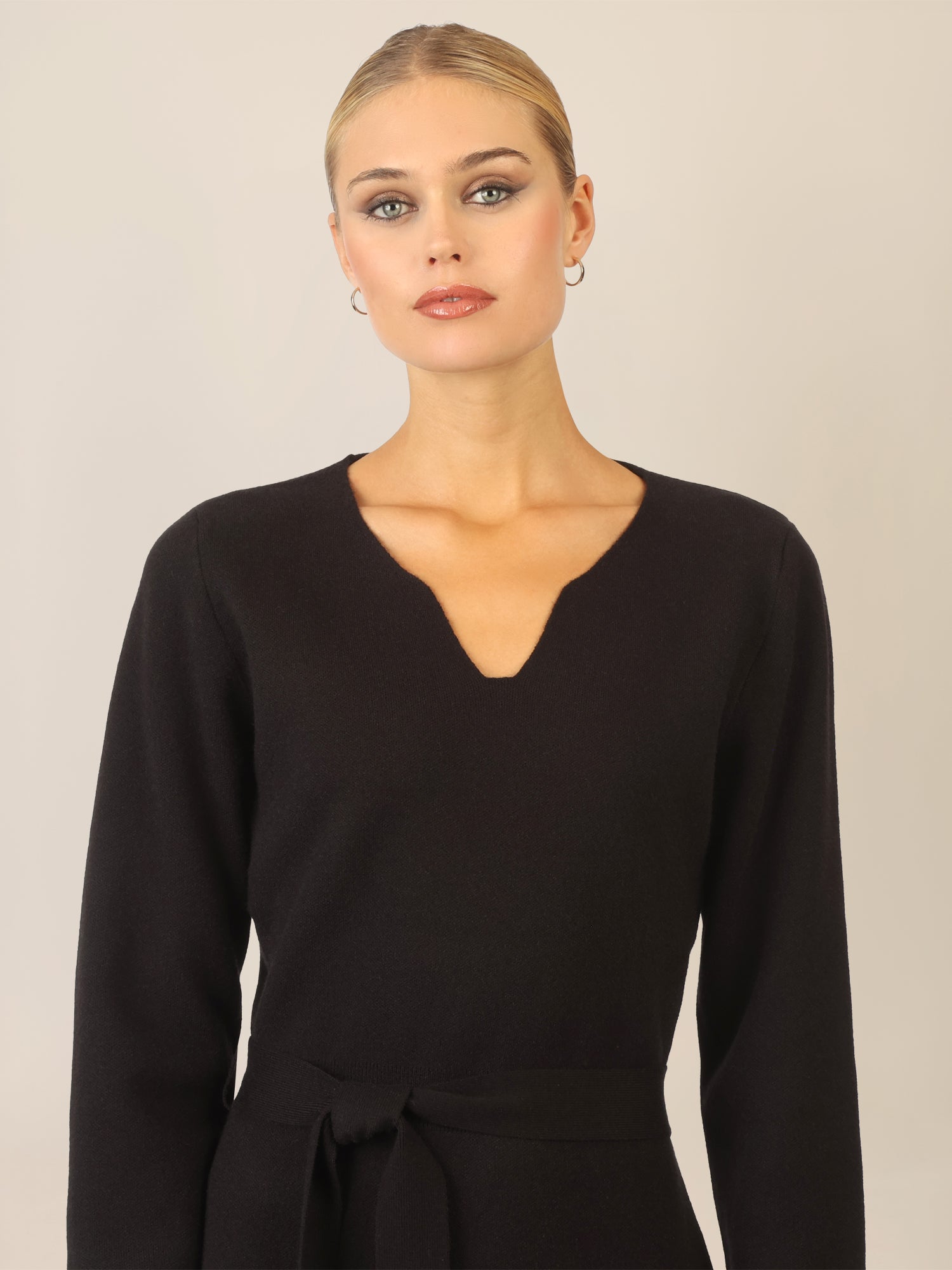 APART Strickkleid mit V-Ausschnitt | schwarz