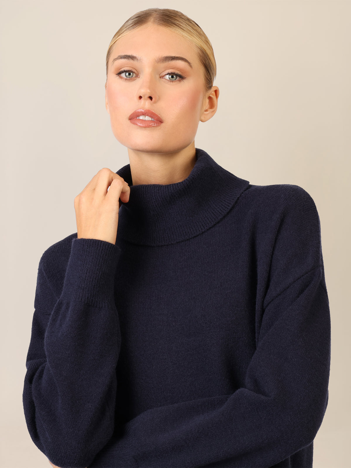 APART Overside Strickkleid mit überschnittene Schultern | nachtblau
