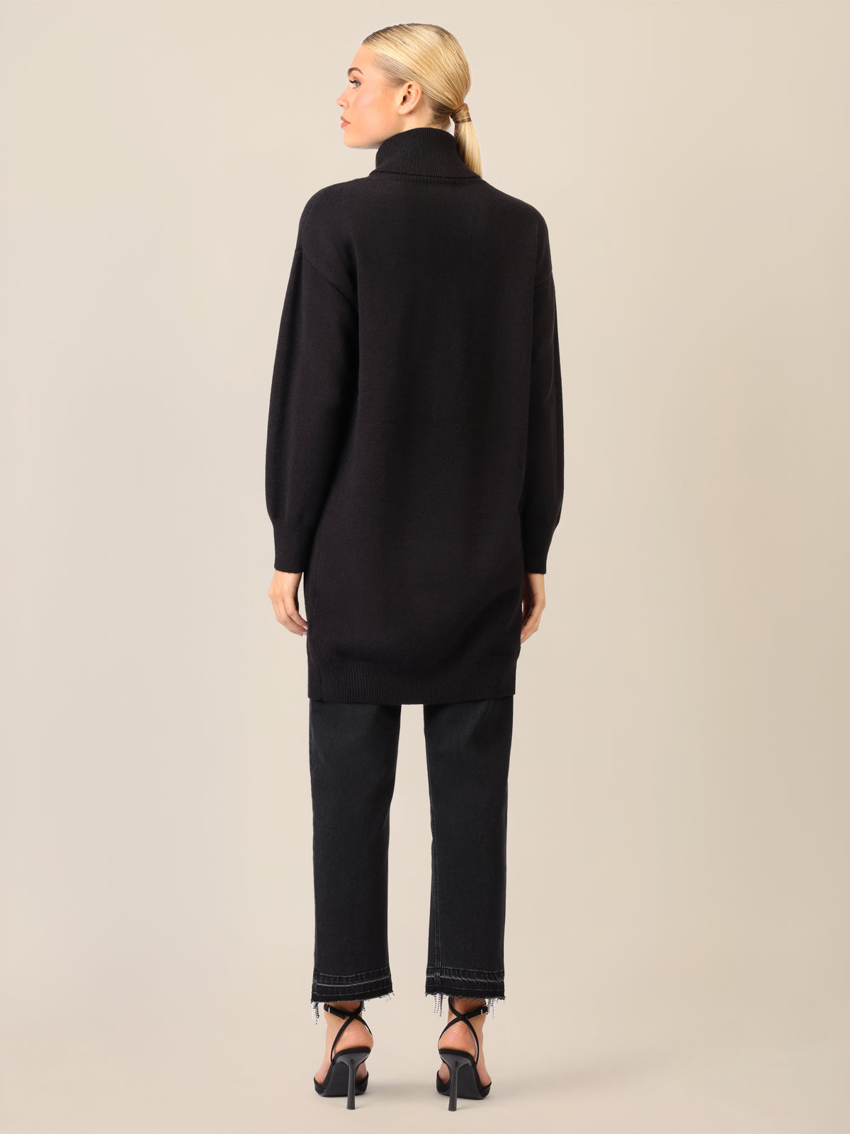 APART Overside Strickkleid mit überschnittene Schultern | schwarz